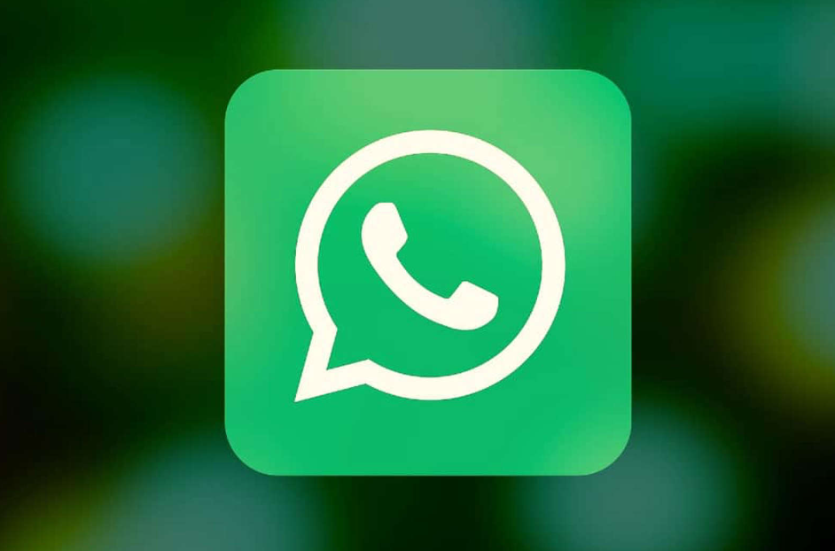 a green whatsapporter with a phone phone